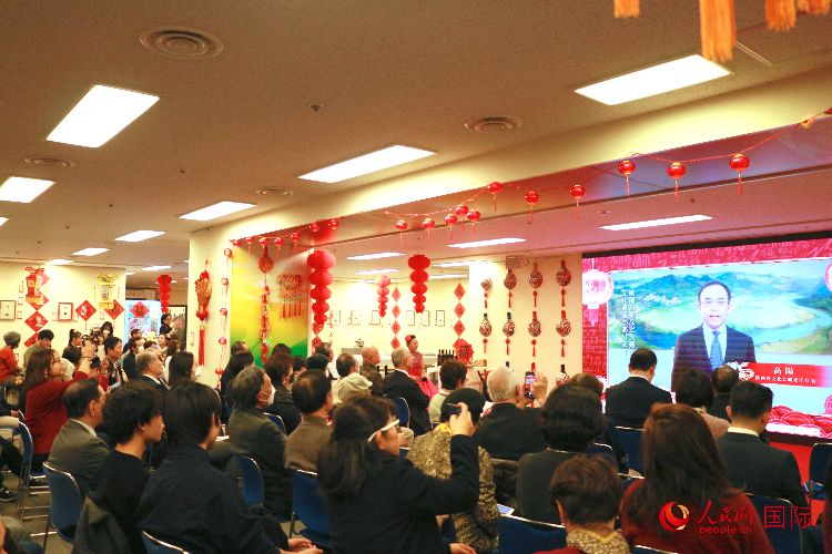2月9日，“喜迎龍年·品味陝西”——2024新春迎福（展）聯歡會(hui) 暨陝西文化年在東(dong) 京中國文化中心拉開帷幕。人民網 許可攝