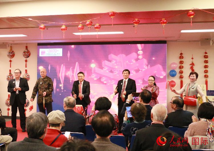 打擊樂(le) 合奏《春節序曲》。人民網 許可攝