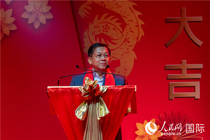 敏昂來主席在新春聯歡會(hui) 上發表致辭-人民網記者謝佳君攝