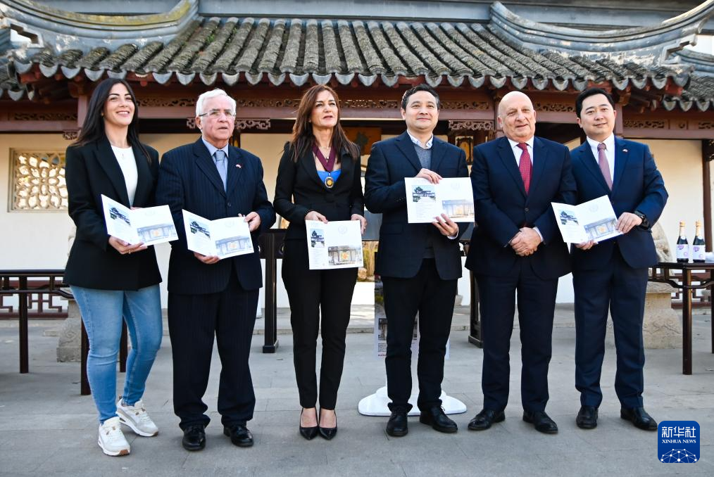 3月6日，嘉賓出席在馬耳他桑塔露琪亞(ya) 市舉(ju) 行的中國生肖郵票發行儀(yi) 式。新華社發（喬(qiao) 納森·博格攝）