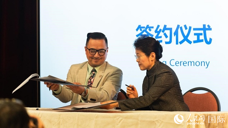山東(dong) 省圖書(shu) 館與(yu) 舊金山公共圖書(shu) 館簽署合作協議。