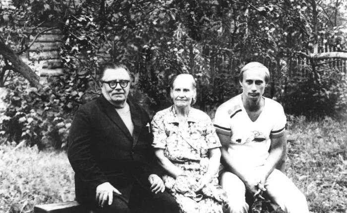 從(cong) 聖彼得堡到莫斯科，普京從(cong) 政大事記：下一個(ge) 六年怎麽(me) 走？