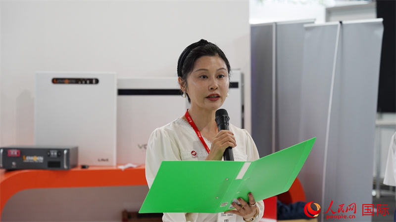 中建材海外經濟合作有限公司總經理薑婓致辭。人民網 劉暢攝