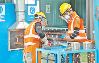 中企承建的馬東(dong) 鐵項目創造就業(ye) 機會(hui) 超過1.8萬(wan) 個(ge) ，合作的當地企業(ye) 超過1900家——為(wei) 促進馬來西亞(ya) 東(dong) 西海岸互聯互通貢獻力量（共建“一帶一路”第一現場）