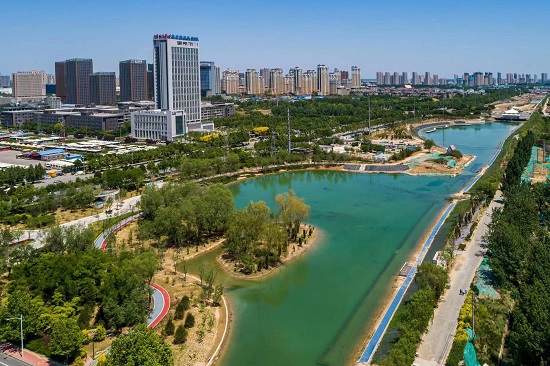 環城水係中的北湖公園越來越美。羅大慶攝