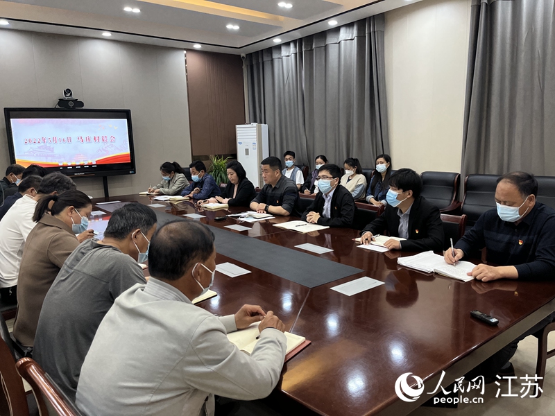 馬莊村以晨會(hui) 開啟一天的工作。人民網 閆峰攝