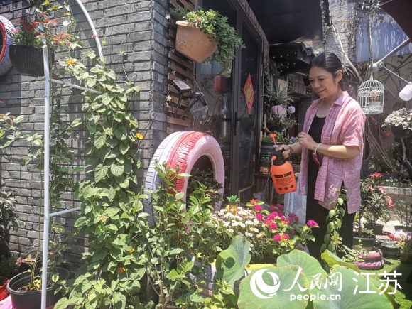 原在上海工作的袁荔退休後重回揚州古城生活。 人民網 張玉峰攝