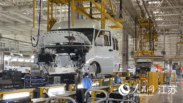 南京依維柯汽車有限公司生產(chan) 車間。黃啟源攝