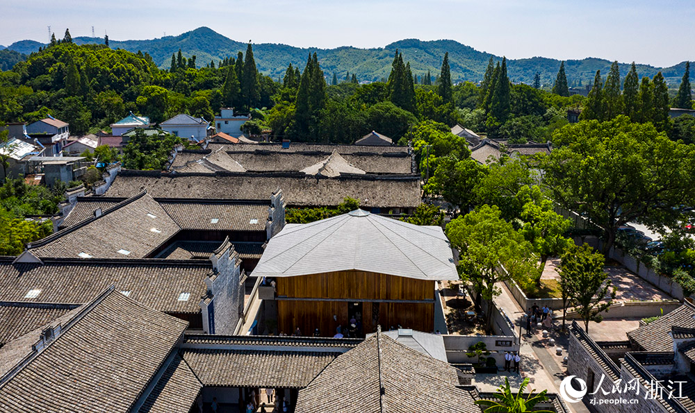 7月23日，空中俯瞰位於(yu) 寧波市江北區慈城鎮的抱珠樓。人民網 章勇濤攝