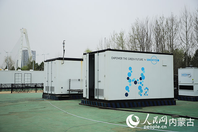 鄂爾多斯碳中和研究院內(nei) 的製氫設備。人民網記者 趙夢月攝