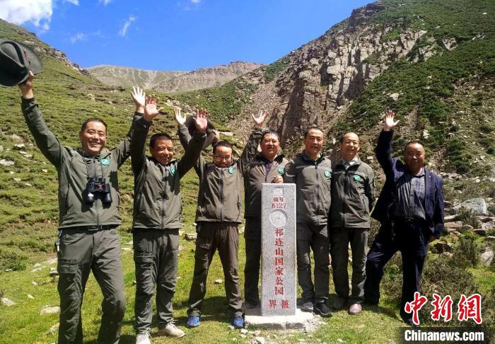 圖為(wei) 管護員們(men) 難得的一次合影。受訪者供圖