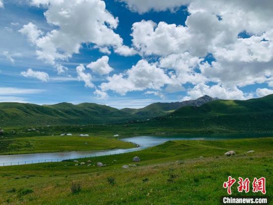圖為(wei) 果洛州境內(nei) 的年保玉則。（資料圖）　孫睿　攝