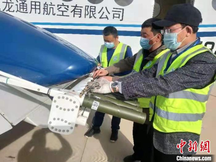 祁連山南麓木裏保障區開展生態修複人工增雨作業(ye) 