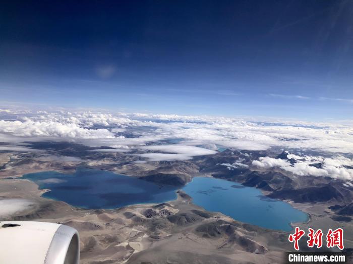 西藏阿裏到拉薩航班途經的高原湖泊。　<a target='_blank' href='https://www.easyfundingllc.com/'><p  align=