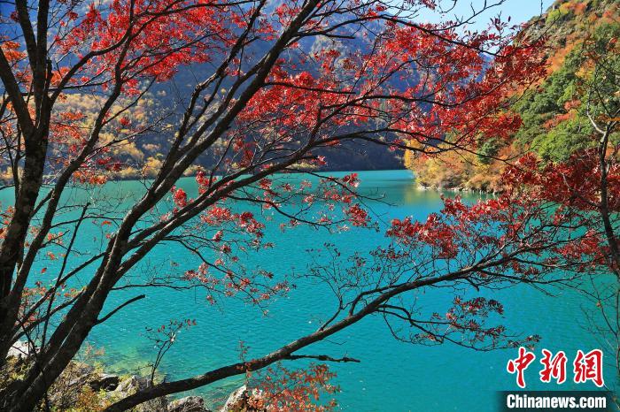 鬆坪溝風光。　何清海 攝