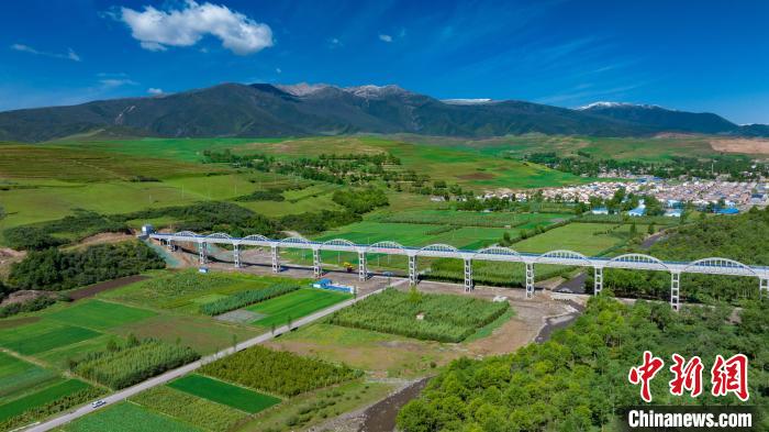 圖為(wei) 引大濟湟西幹渠的渡槽。(資料圖) 青海省水利廳 供圖