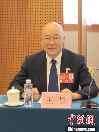 圖為(wei) 全國政協委員，農(nong) 工黨(dang) 青海省委會(hui) 主委王昆。　受訪者供圖
