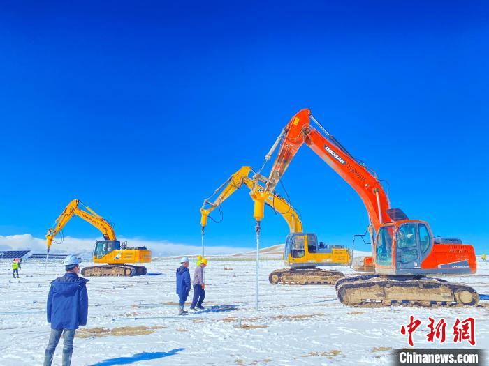 圖為(wei) 雪中施工。資料圖 薑佳保供圖