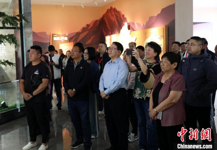 圖為(wei) 台商參訪祁連山國家公園生態科普館。　薛蒂 攝