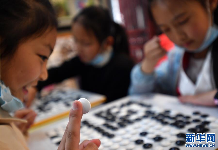 （體(ti) 育）（1）快樂(le) 藏棋