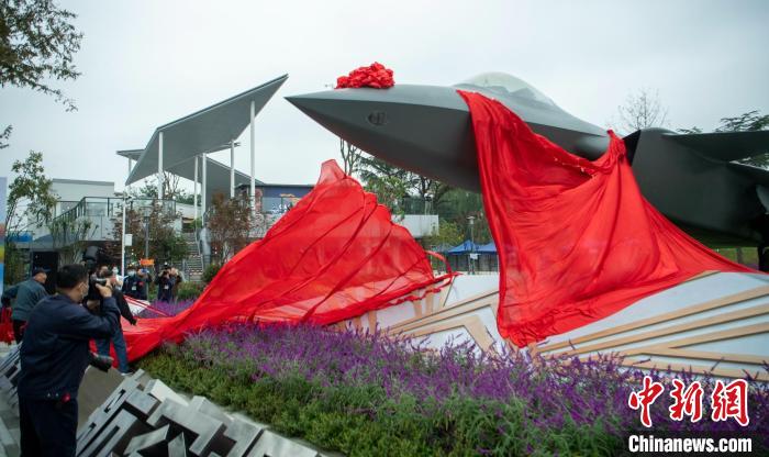 中國首個(ge) 園林式戰鬥機博物館在四川成都開園