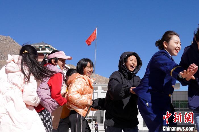 別樣“三八”婦女節：西藏森林消防巾幗愛心溫暖福利院兒(er) 童