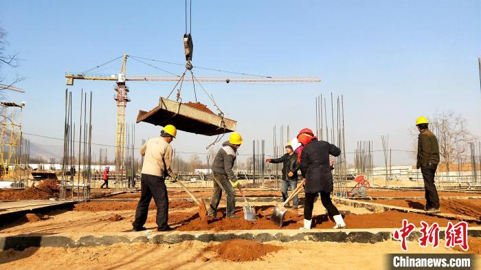 投資建設項目成青海省吸納農(nong) 牧區勞動力轉移就業(ye) 重要平台