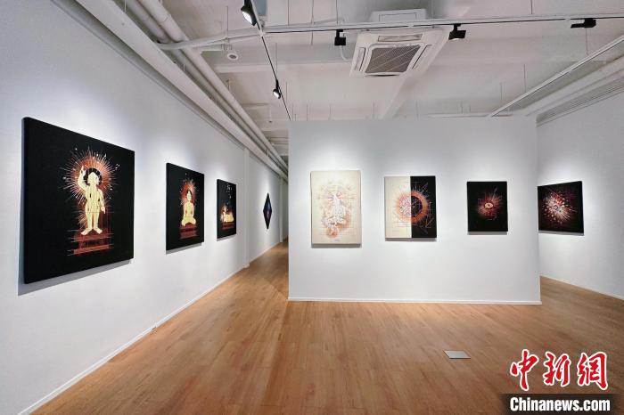 邊境線上的藝術家在滬舉(ju) 辦個(ge) 展“虹光”