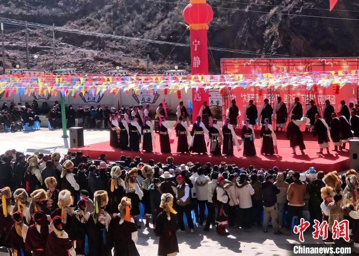 文藝活動全景。　芒康縣委宣傳(chuan) 部供圖