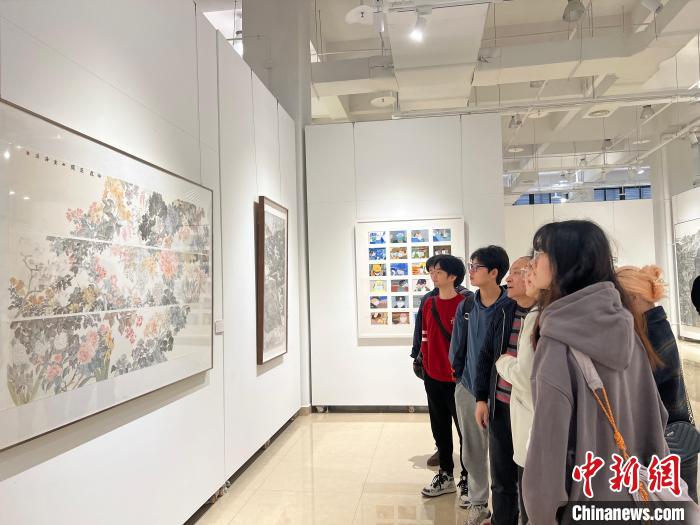 圖為(wei) 全國青年教師中國畫學術邀請展現場。　鍾旖 攝