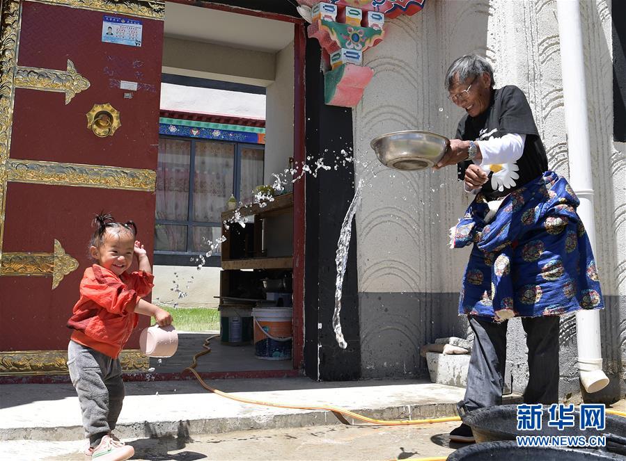 （新華全媒頭條·走向我們(men) 的小康生活·決(jue) 戰決(jue) 勝脫貧攻堅·圖文互動）（6）兩(liang) 次遷徙“搬窮”記——海拔最高縣雙湖的“戰貧故事”