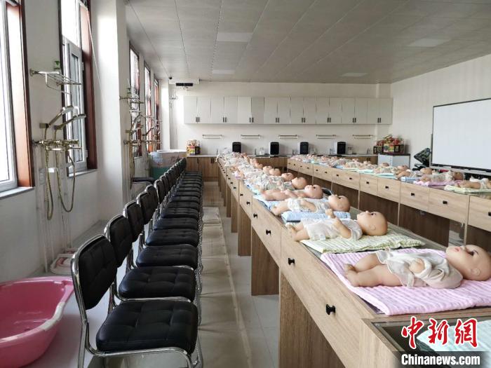 由人社部重點幫扶打造的“天鎮保姆”，已成為(wei) 全國知名的勞務輸出品牌。　範麗(li) 芳 攝