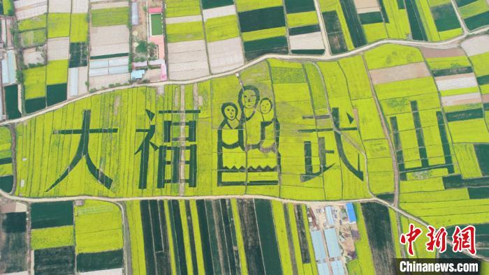 2019年4月，天水武山縣萬(wan) 畝(mu) 鄉(xiang) 村油菜花海。(資料圖) 何海瑞 攝