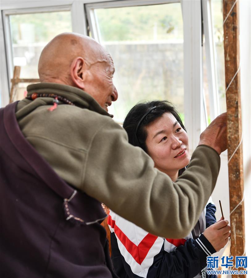 （決(jue) 戰決(jue) 勝脫貧攻堅）（5）藏東(dong) 脫貧影像：“指尖神韻”助力脫貧