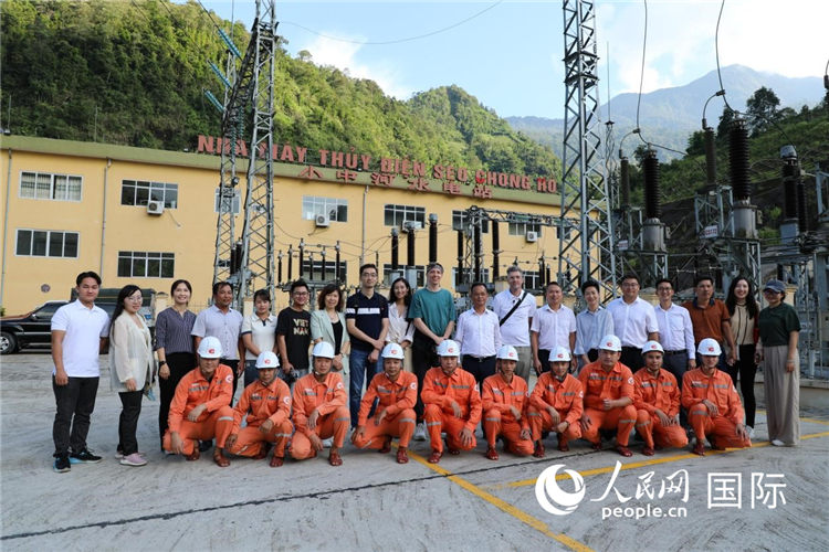 中國—東(dong) 盟青年故事匯成員走進越南沙巴小中河水電站 人民網記者 簡承淵攝