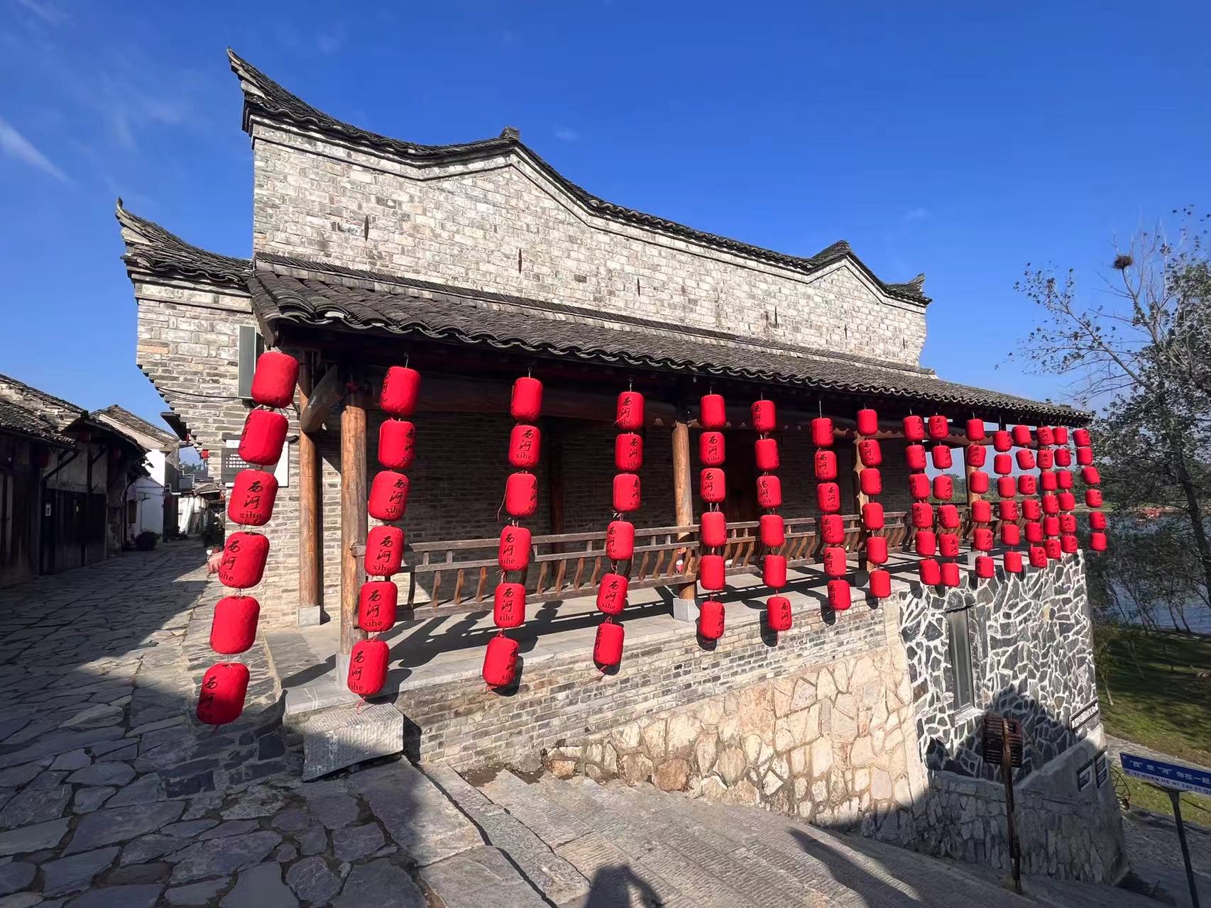 【2024打卡中國】外國網紅打卡蕪湖西河古鎮 品“江南水鄉(xiang) ”古韻長（組圖）