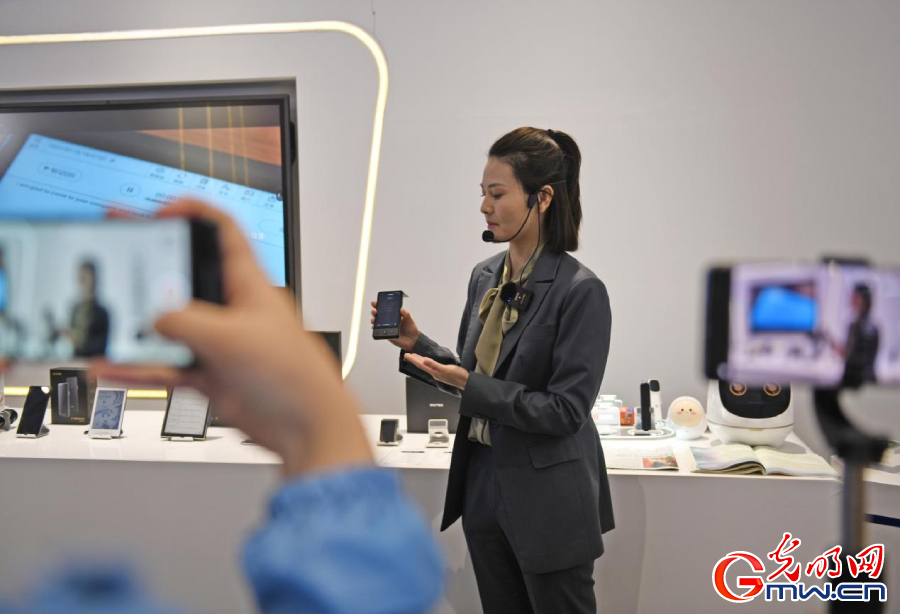 組圖丨AI、網絡安全、跨境電商……數字經濟如此 “陝”耀