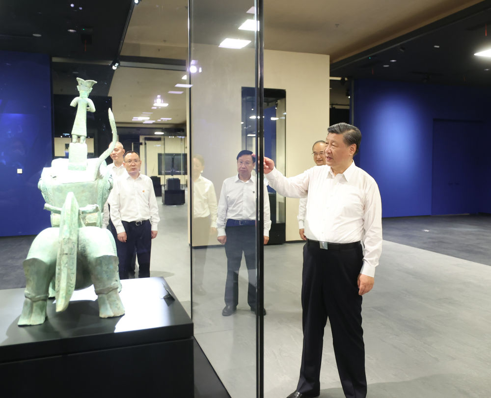 2023年7月26日，習(xi) 近平總書(shu) 記在四川省德陽市考察了三星堆博物館，了解當地曆史文化遺址發掘研究、文物保護修複等情況。