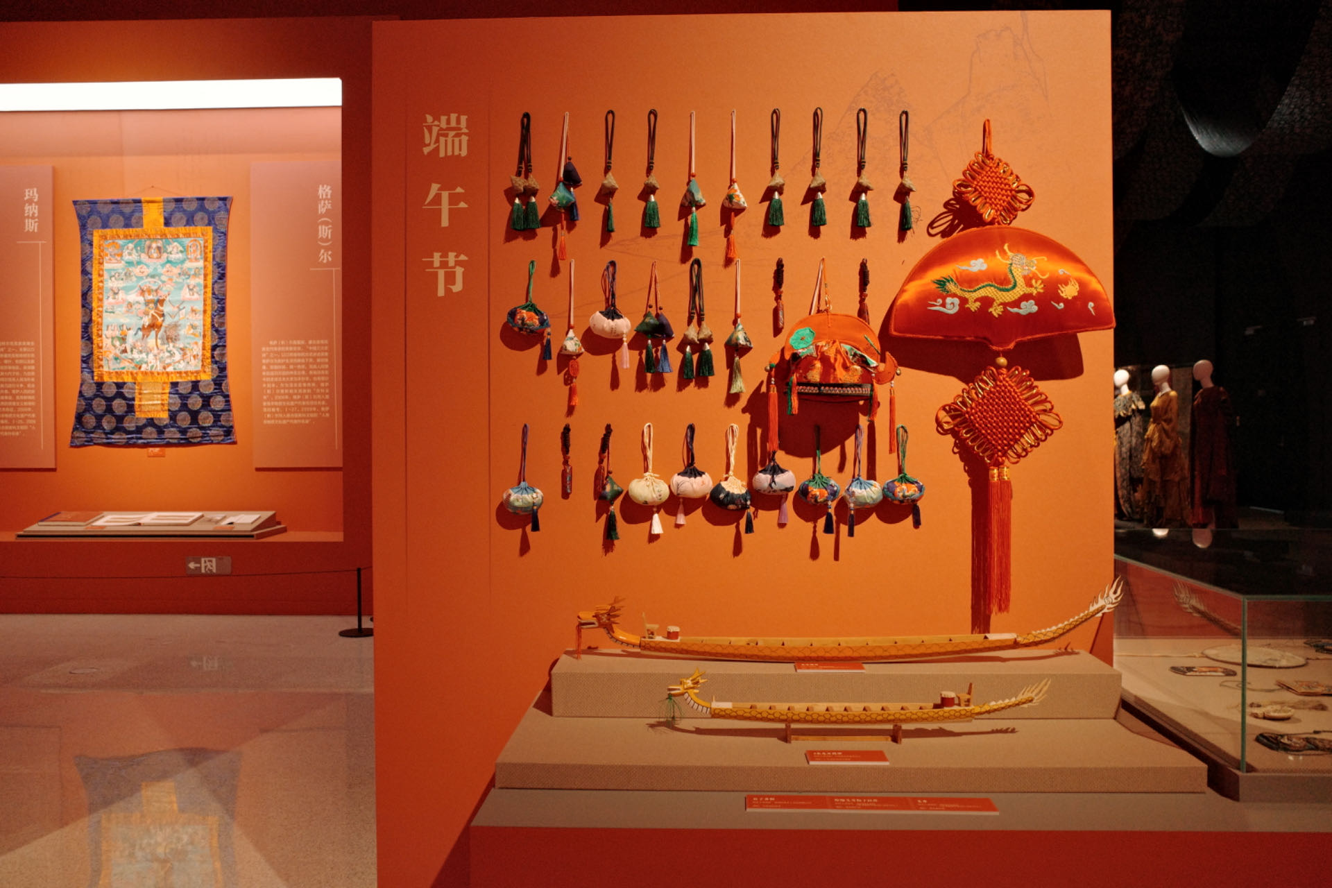 “氣象萬(wan) 千——中國非遺保護實踐主題展”展示了端午節主題的非遺。人民網記者 劉微攝