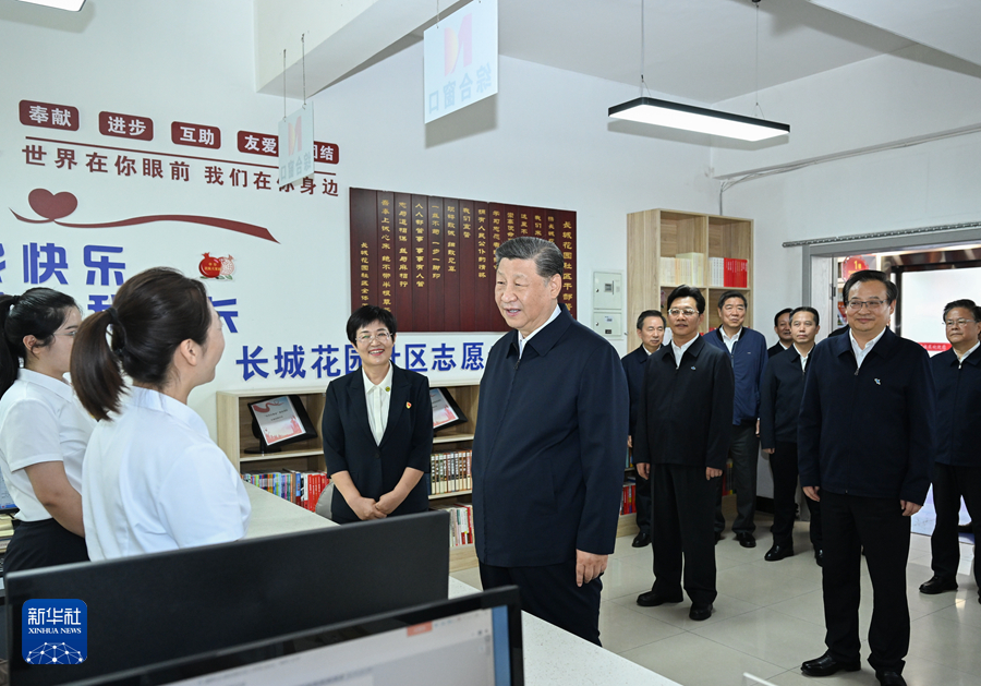 2024年6月19日下午，習(xi) 近平在寧夏銀川市金鳳區長城花園社區黨(dang) 群服務中心便民服務廳了解社區開展便民惠民服務等情況。新華社記者 謝環馳 攝