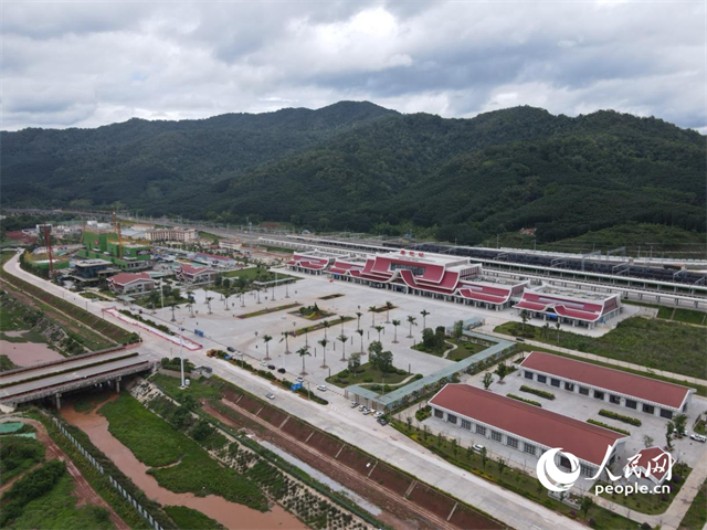 航拍雲(yun) 南磨憨口岸。 人民網記者 符皓攝