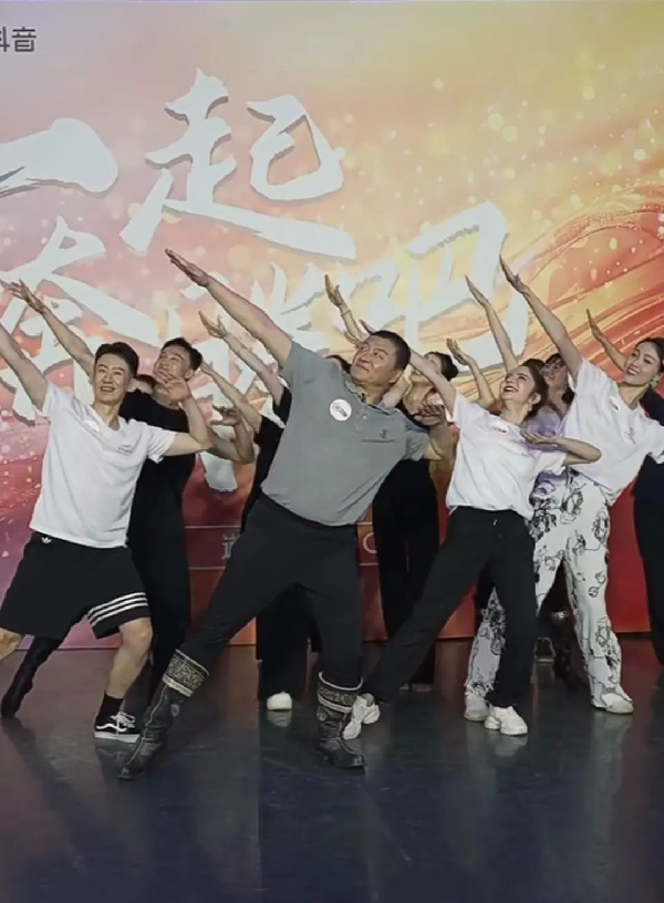 講好中華民族共同體(ti) 故事，讓網絡“連心”更“聚心”