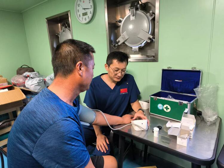 資訊有故事丨援外醫療隊員的中秋心願：“為(wei) 更多有需要的人送去健康與(yu) 希望”