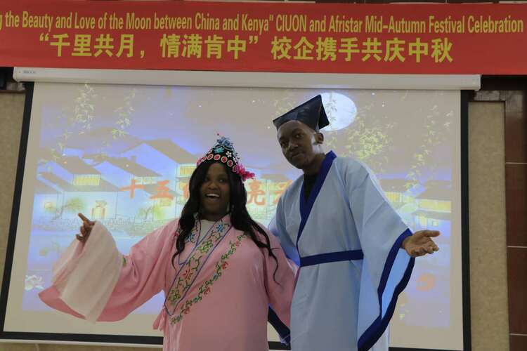 資訊有故事丨海外慶中秋活動創意滿滿 外國友人說“我知道了中國人為(wei) 什麽(me) 慶祝這個(ge) 節日”