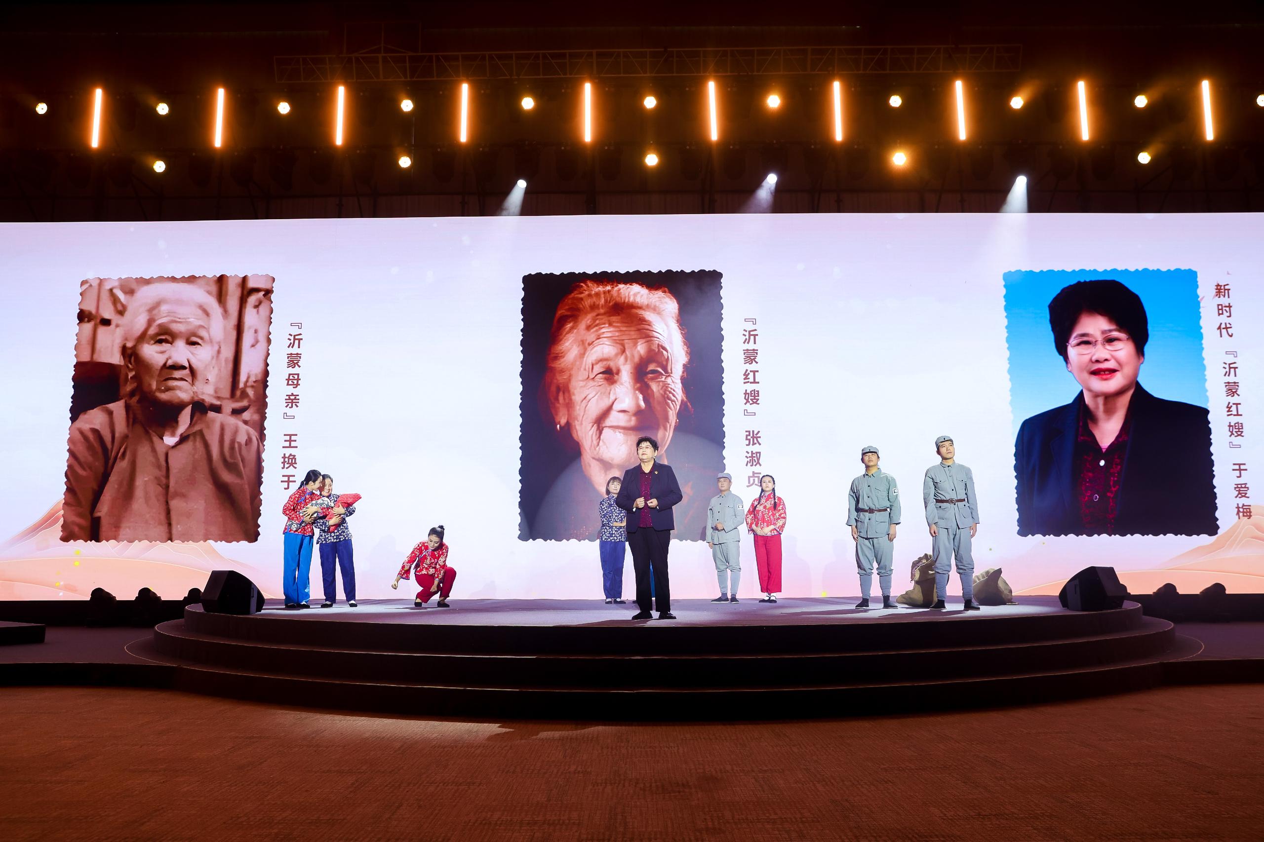 “何以中國·弦歌不輟”網絡主題活動現場，於(yu) 愛梅講述“沂蒙紅嫂”的故事。人民視頻供圖。