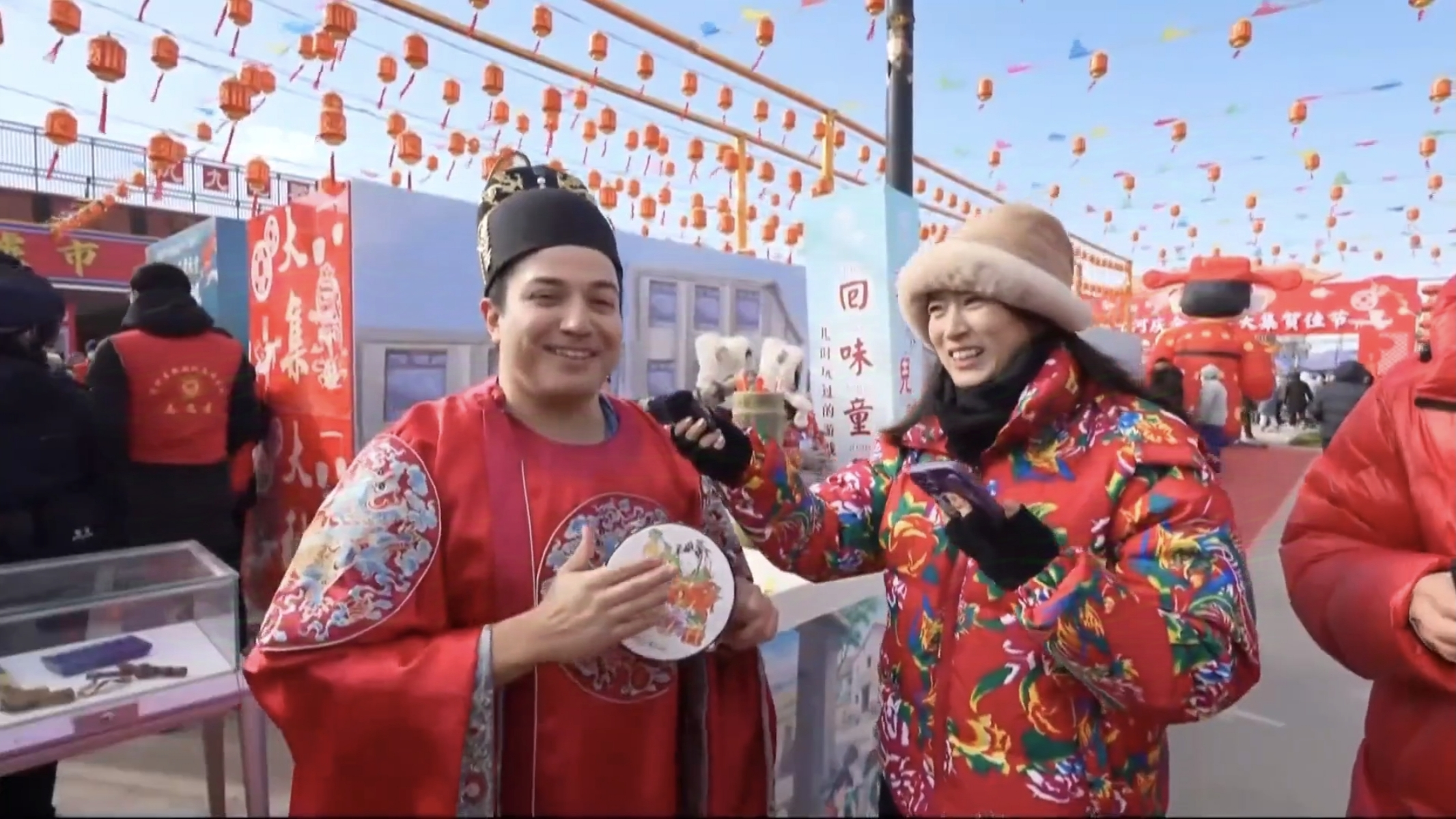 津彩過大年 | 國際青年趕鄉(xiang) 村大集 這個(ge) 非遺春節收獲多多