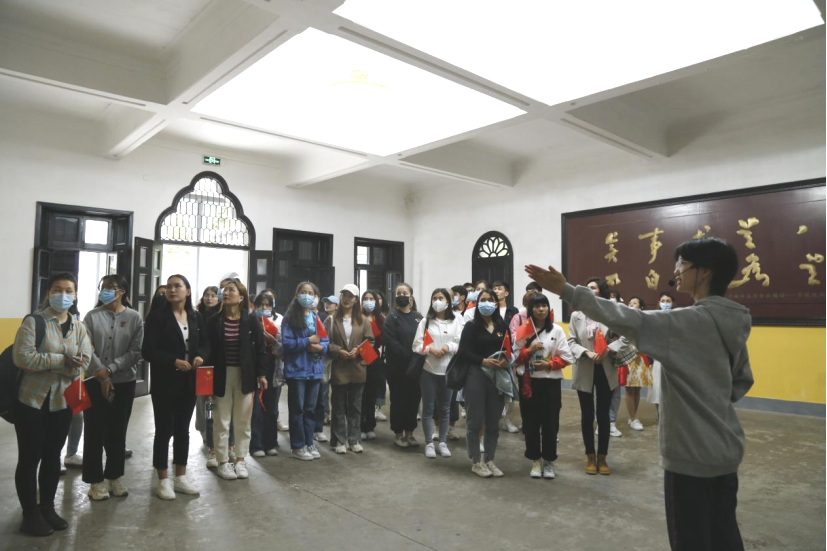 2021年5月20日，在喜迎中國共產(chan) 黨(dang) 建黨(dang) 100周年之際，我校開展了少數民族學生“學黨(dang) 史、感恩黨(dang) 、跟黨(dang) 走”紅色研學活動。