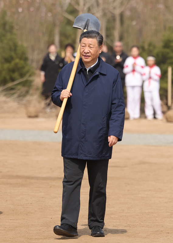 2024年4月3日，習(xi) 近平總書(shu) 記來到北京市通州區潞城鎮參加首都義(yi) 務植樹活動。