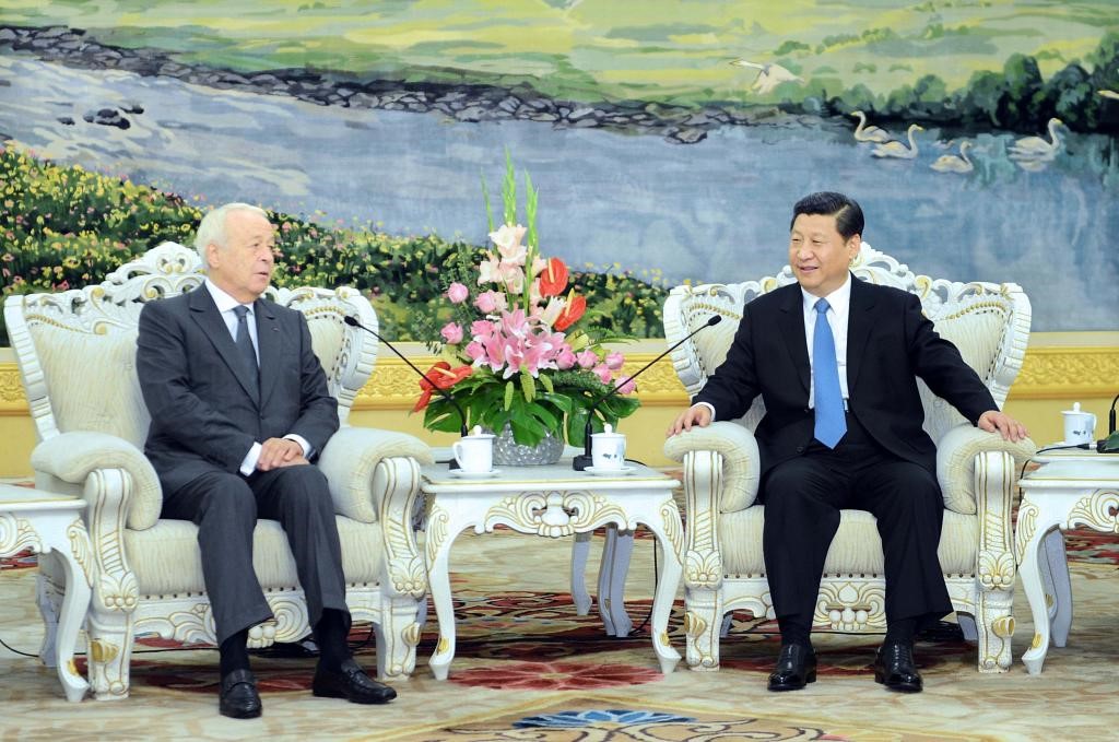 2012年10月23日，時任國家副主席習(xi) 近平在北京人民大會(hui) 堂會(hui) 見阿蘭(lan) ·梅裏埃。新華社記者 李濤 攝