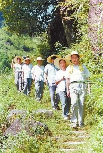 1989年7月，習(xi) 近平在壽寧縣山村。